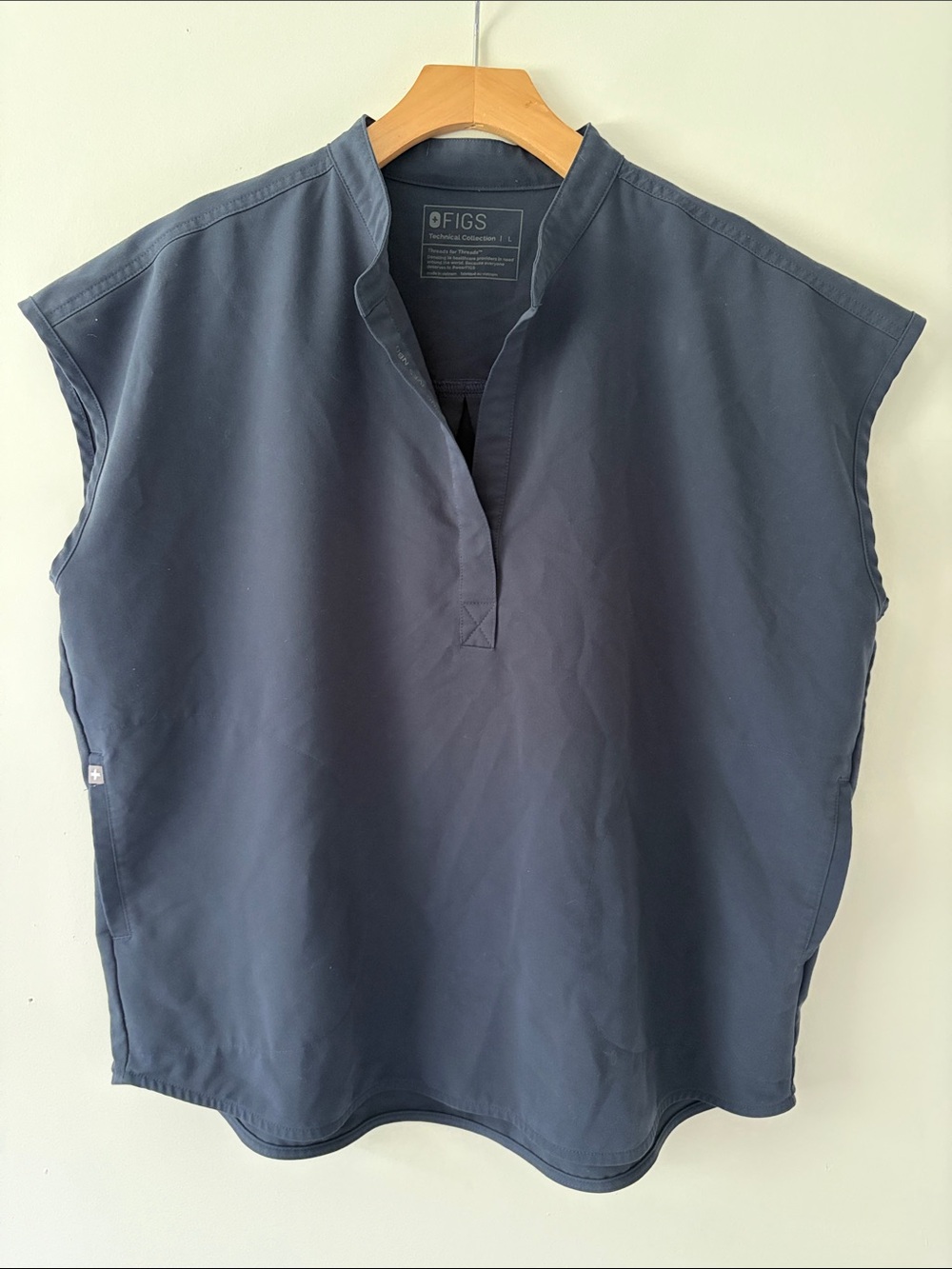 FIGS Grey Sleeveless Tunic Top with V-Neck Scrub Top Size L